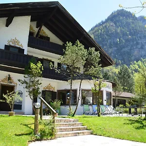 Bed & Breakfast Pension Almhof Baumgarten, Bad Reichenhall